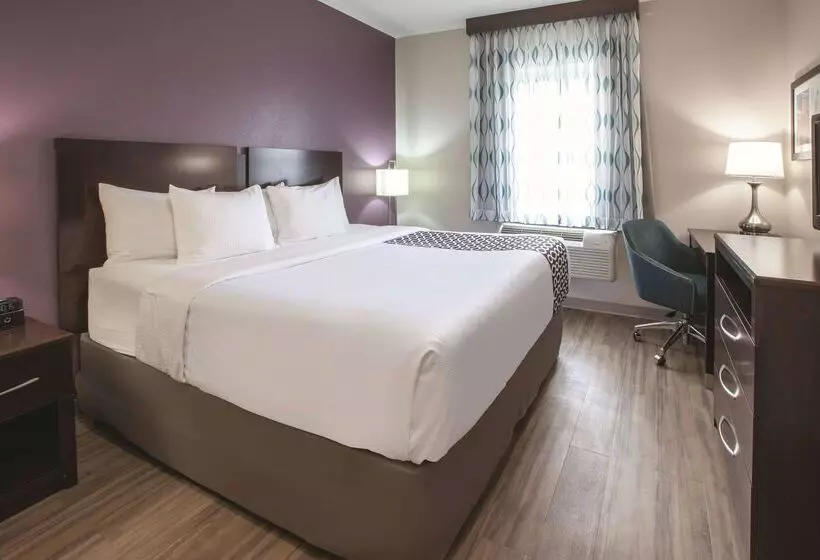 هتل La Quinta By Wyndham New Cumberland   Harrisburg