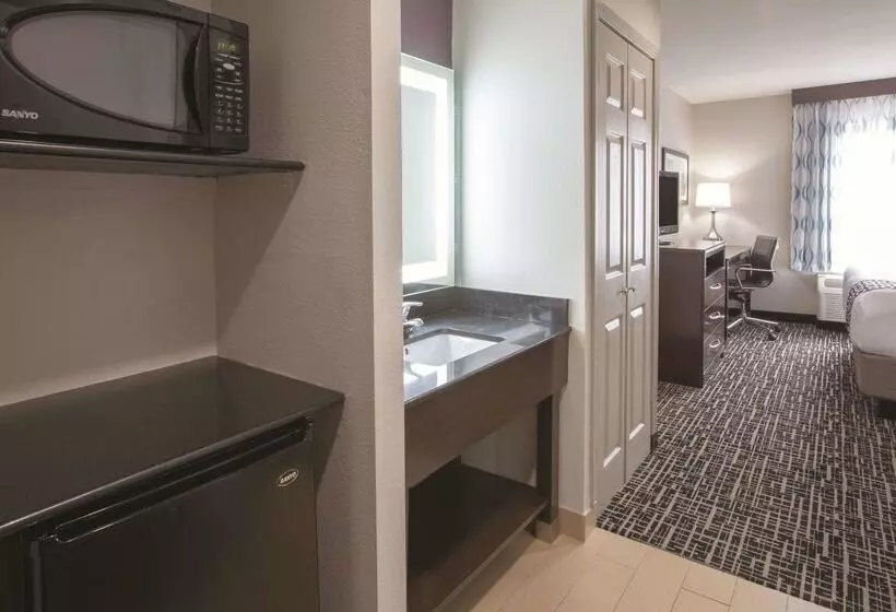 هتل La Quinta By Wyndham New Cumberland   Harrisburg