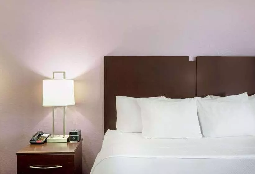 هتل La Quinta By Wyndham New Cumberland   Harrisburg