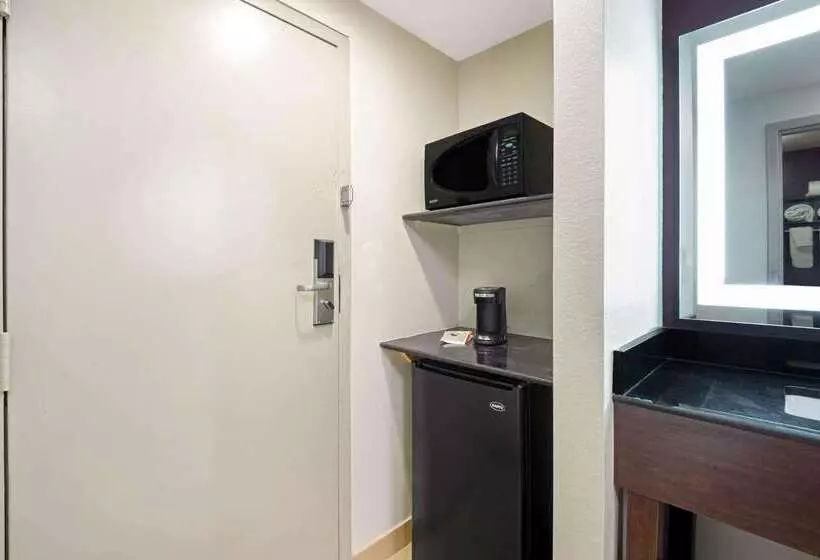 هتل La Quinta By Wyndham New Cumberland   Harrisburg