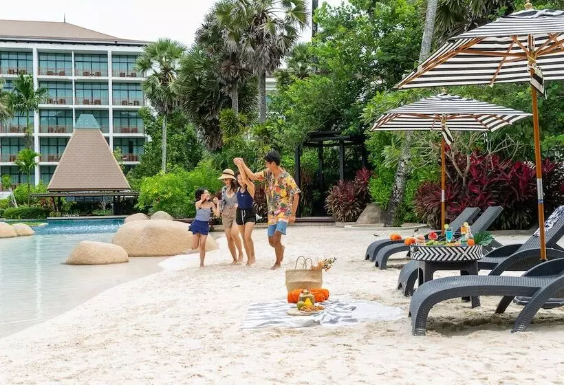 هتل Naithonburi Beach Resort