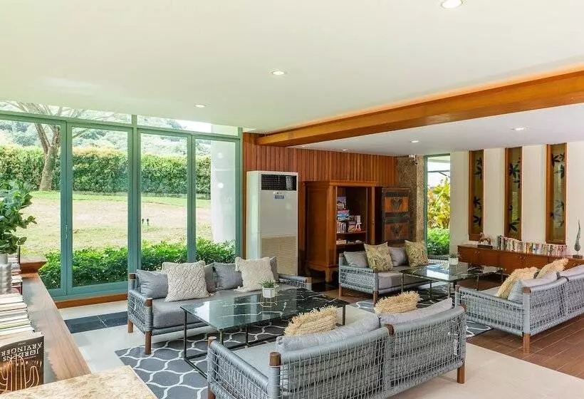 هتل Naithonburi Beach Resort