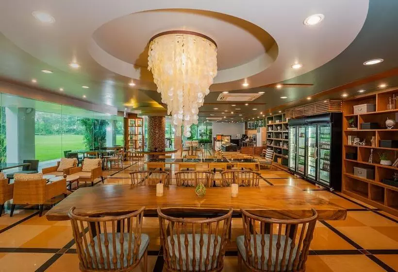 هتل Naithonburi Beach Resort