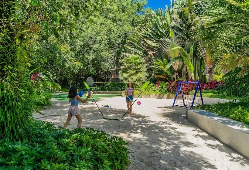 هتل Naithonburi Beach Resort