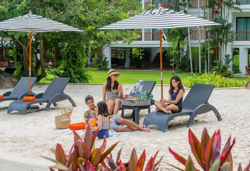 هتل Naithonburi Beach Resort