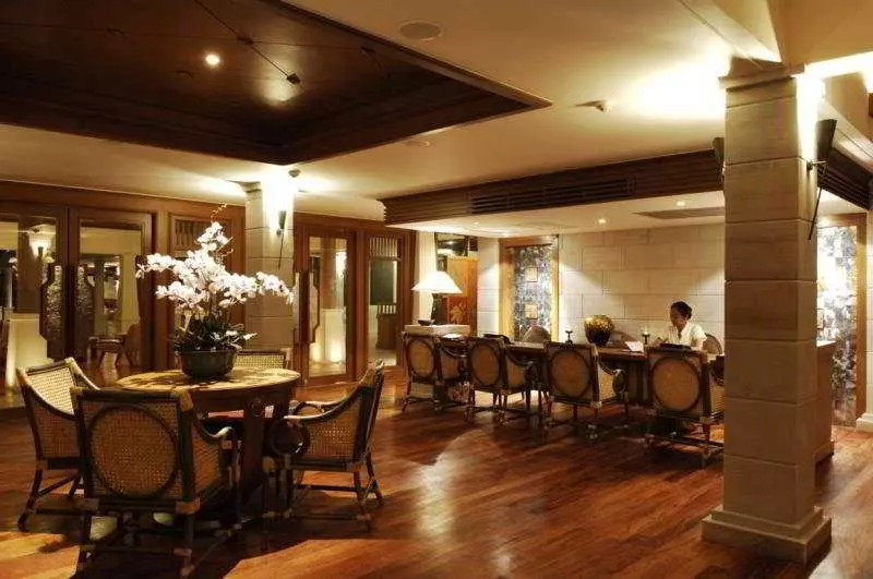 هتل Naithonburi Beach Resort