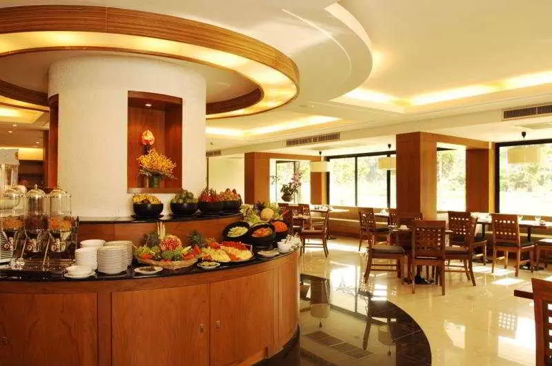 هتل Naithonburi Beach Resort