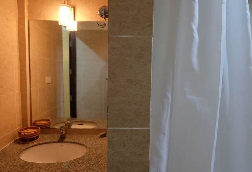 Отель Starbright Court   Hostel