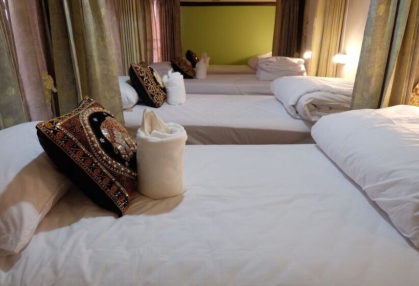 Отель Starbright Court   Hostel