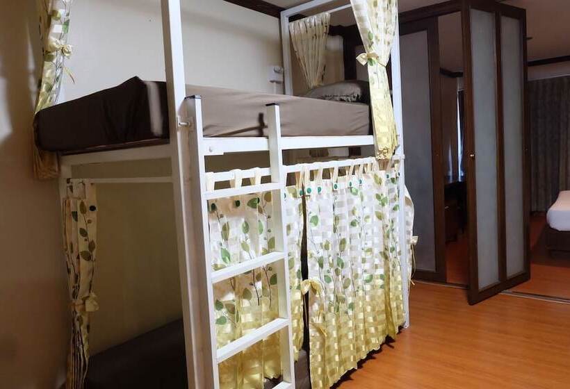 Отель Starbright Court   Hostel