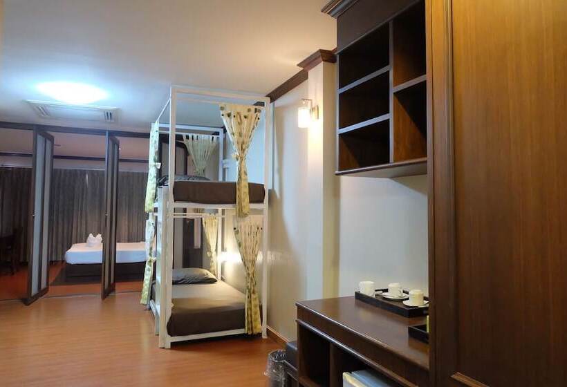 Отель Starbright Court   Hostel