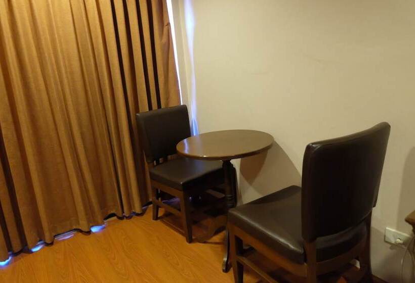 Отель Starbright Court   Hostel