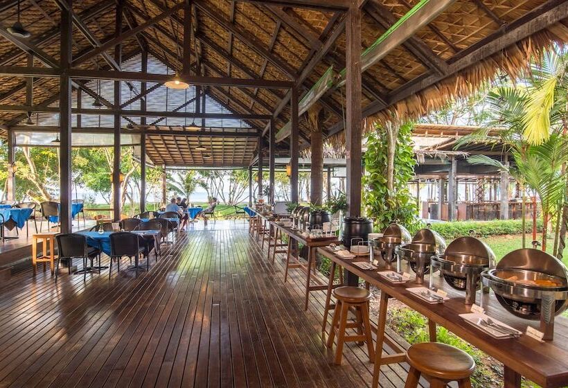 Islanda Hideaway Resort