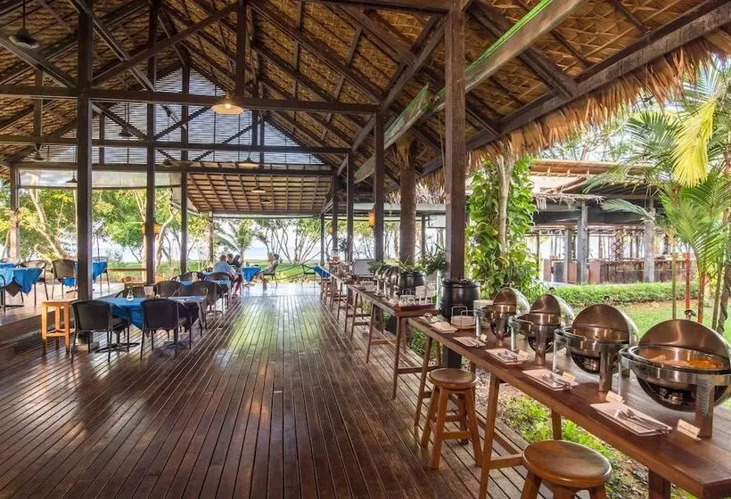 Islanda Hideaway Resort