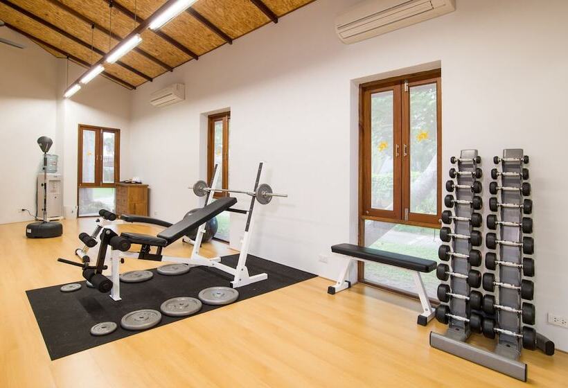 Islanda Hideaway Resort