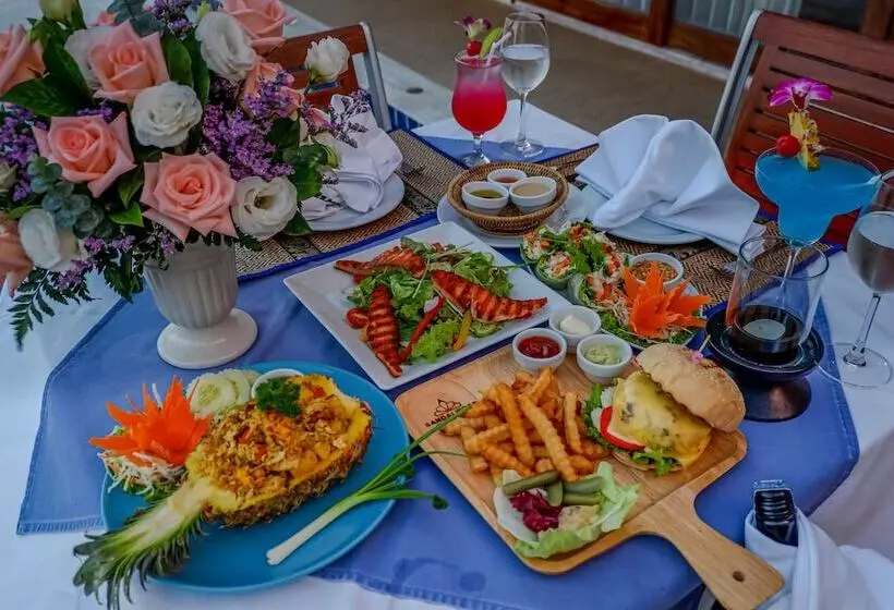 Sandalwood Luxury Villa Resort