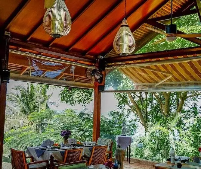 Sandalwood Luxury Villa Resort