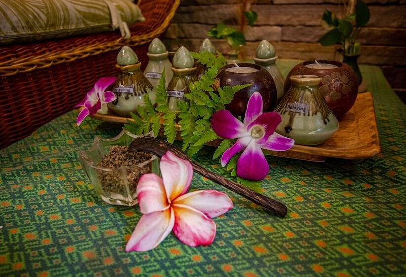 Sandalwood Luxury Villa Resort