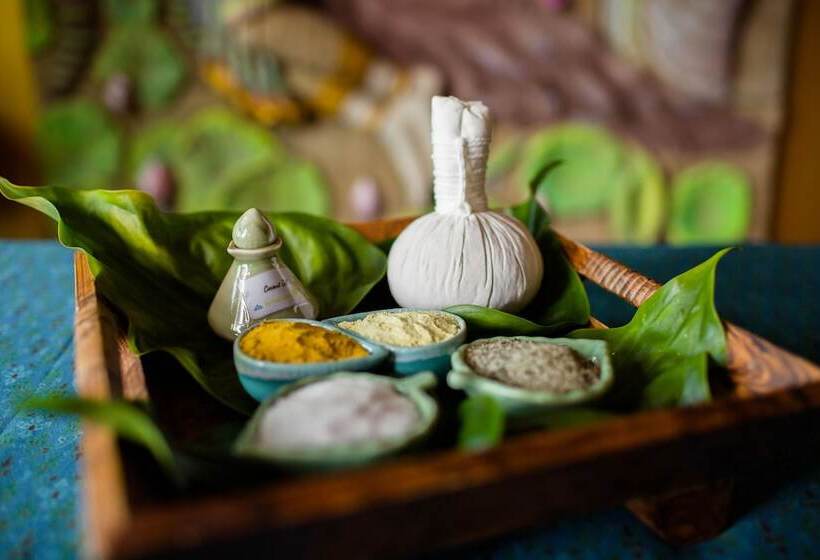 Sandalwood Luxury Villa Resort