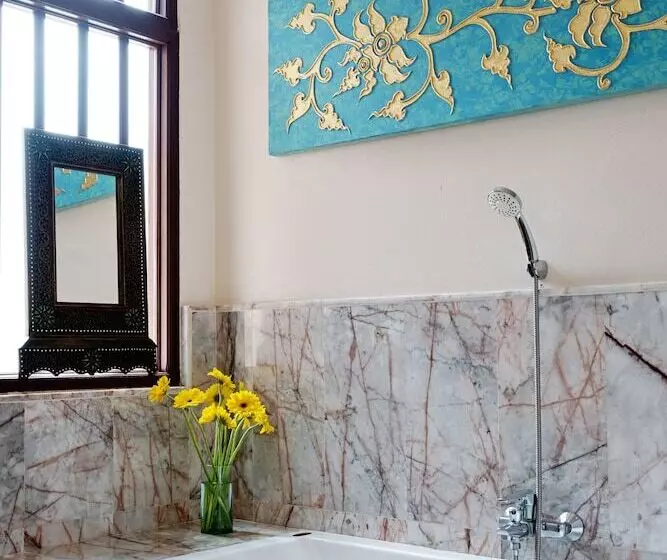 Sandalwood Luxury Villa Resort