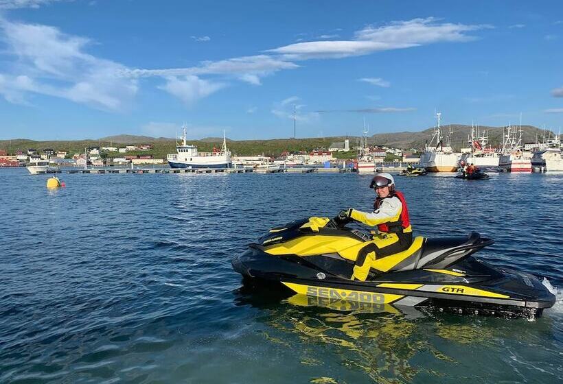 ペンション Adventure Camp Mehamn