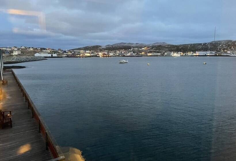 ペンション Adventure Camp Mehamn