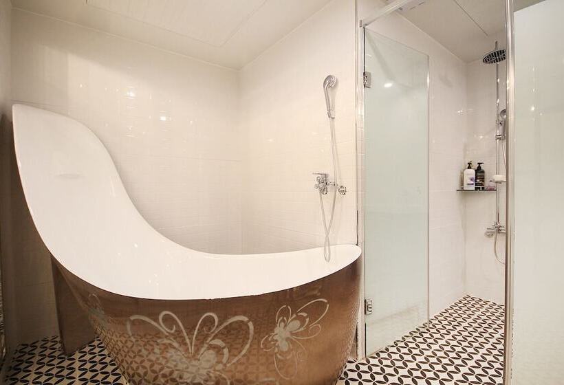 מוטל Changwon Sangnamdong Charlie S