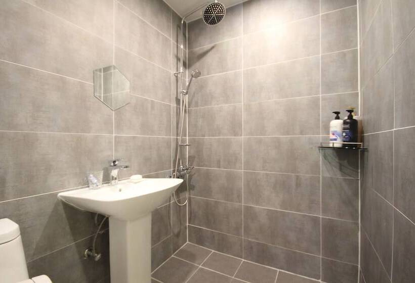 מוטל Changwon Sangnamdong Charlie S