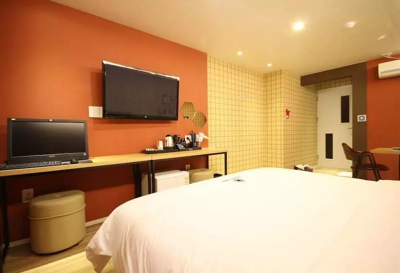 مُتل Changwon Sangnamdong Charlie S