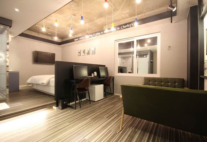 מוטל Changwon Sangnamdong Charlie S