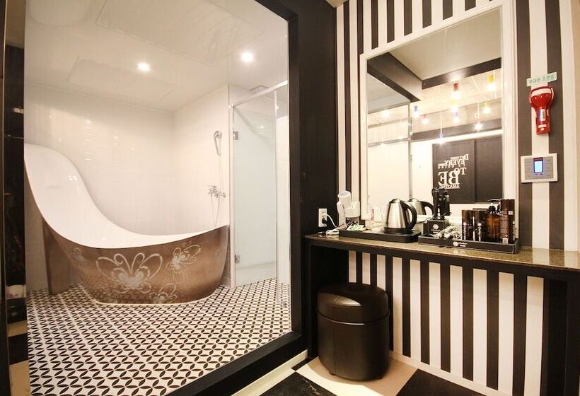 מוטל Changwon Sangnamdong Charlie S