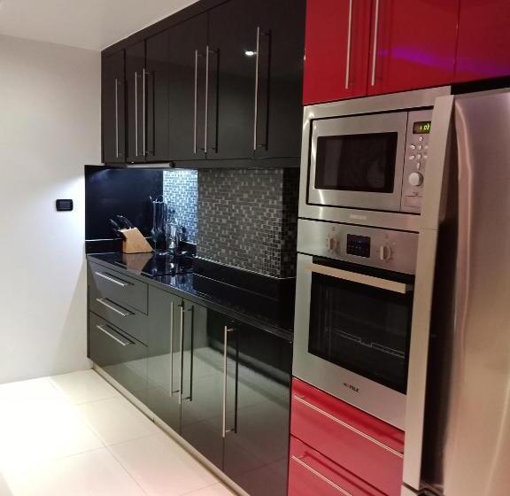 هتل Absolute Bangla Suites