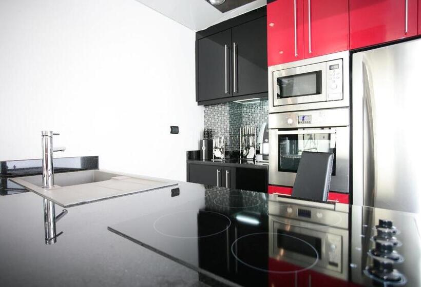 هتل Absolute Bangla Suites