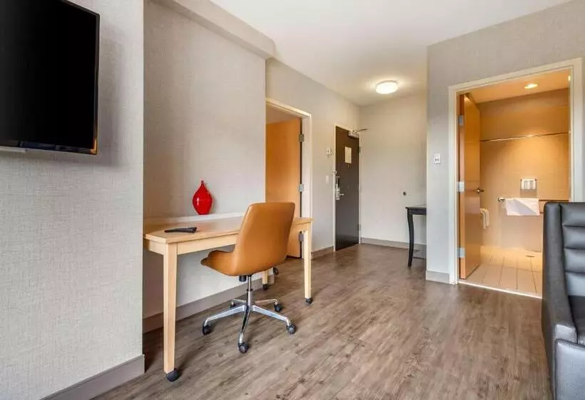 Cambria Hotel Madison East