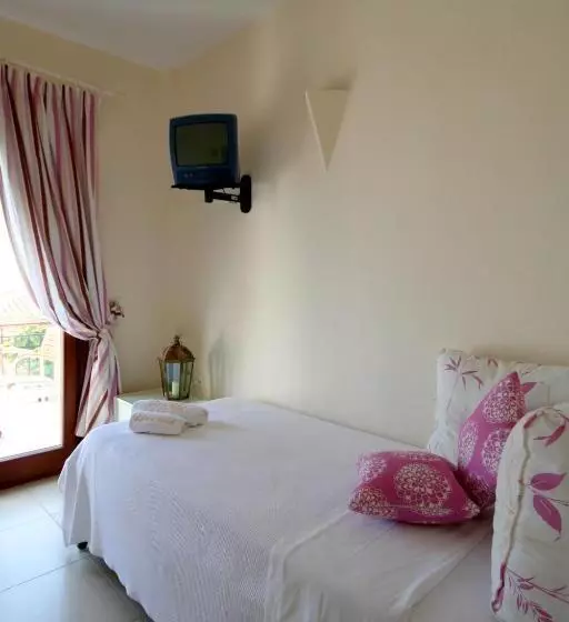 فندق Clara Resort