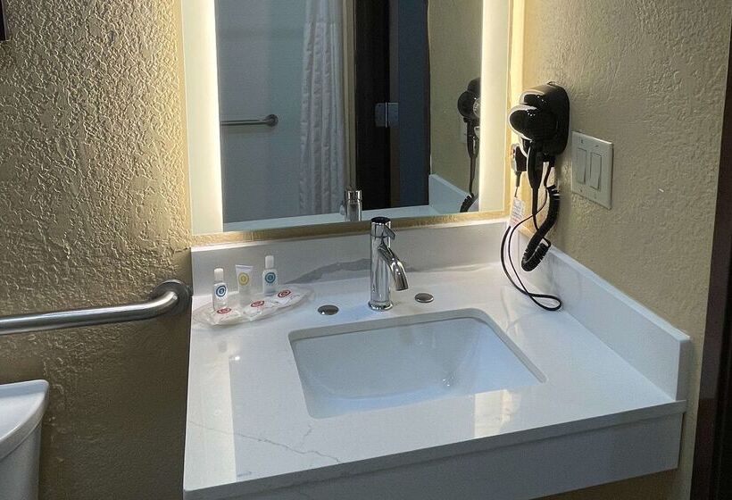 هتل Comfort Suites Near Seaworld