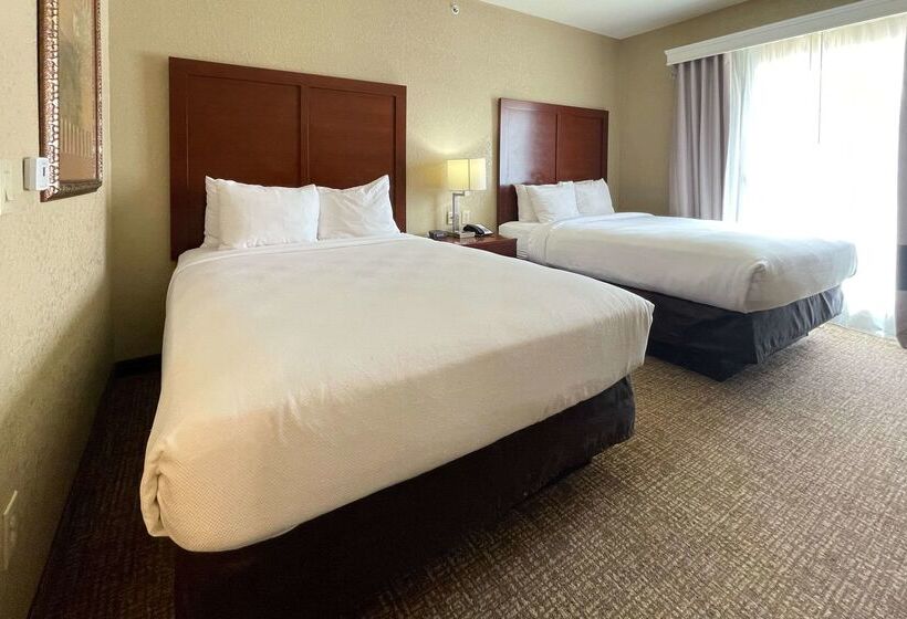 هتل Comfort Suites Near Seaworld