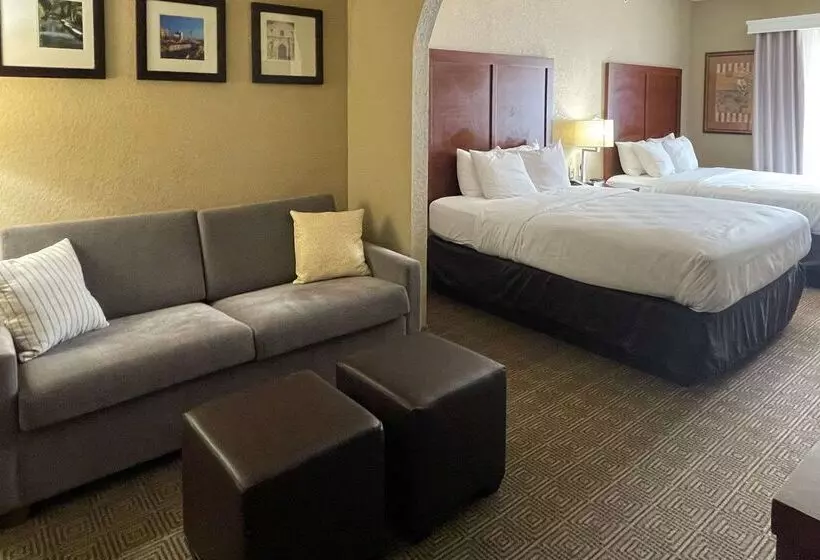 בית מלון כפרי Comfort Suites Near Seaworld