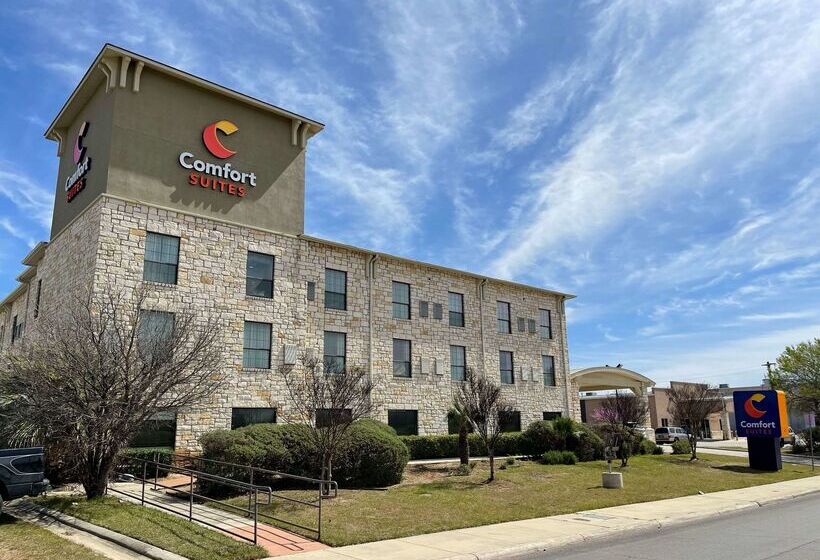 هتل Comfort Suites Near Seaworld