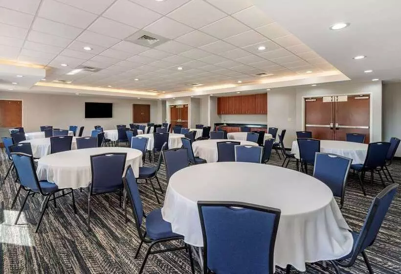 בית מלון כפרי Comfort Suites West Memphis I40 I55