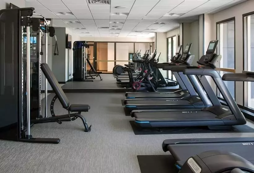 هتل Courtyard By Marriott New Orleans Metairie