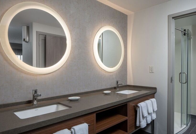 فندق Courtyard By Marriott New Orleans Metairie