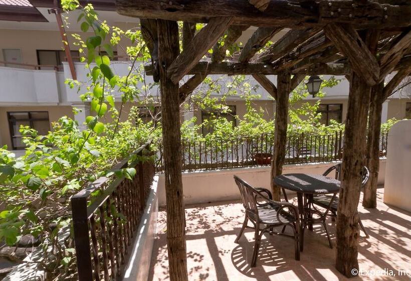 בית מלון כפרי Crown Regency Residences   Cebu