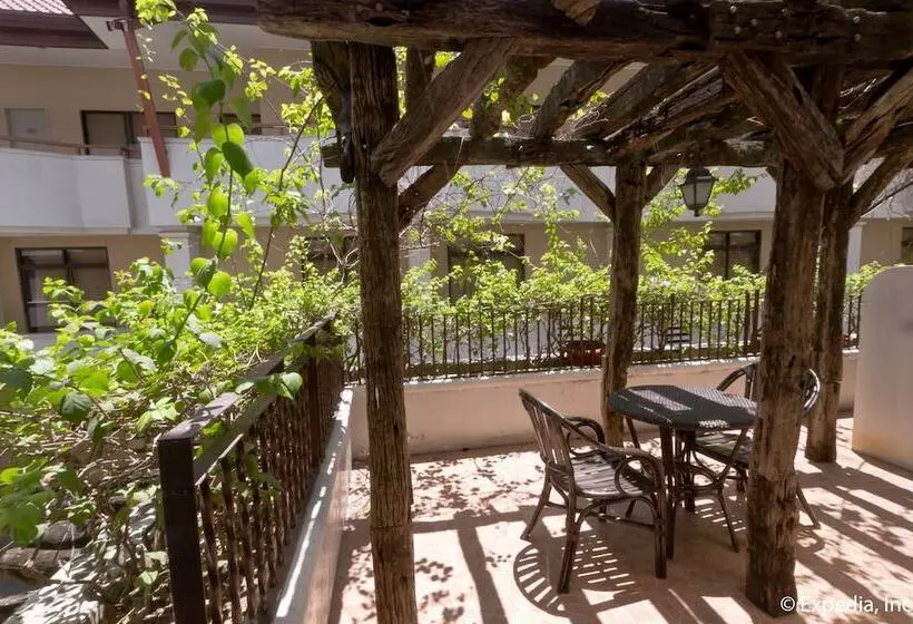 בית מלון כפרי Crown Regency Residences Cebu