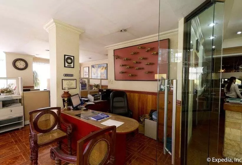 בית מלון כפרי Crown Regency Residences Cebu