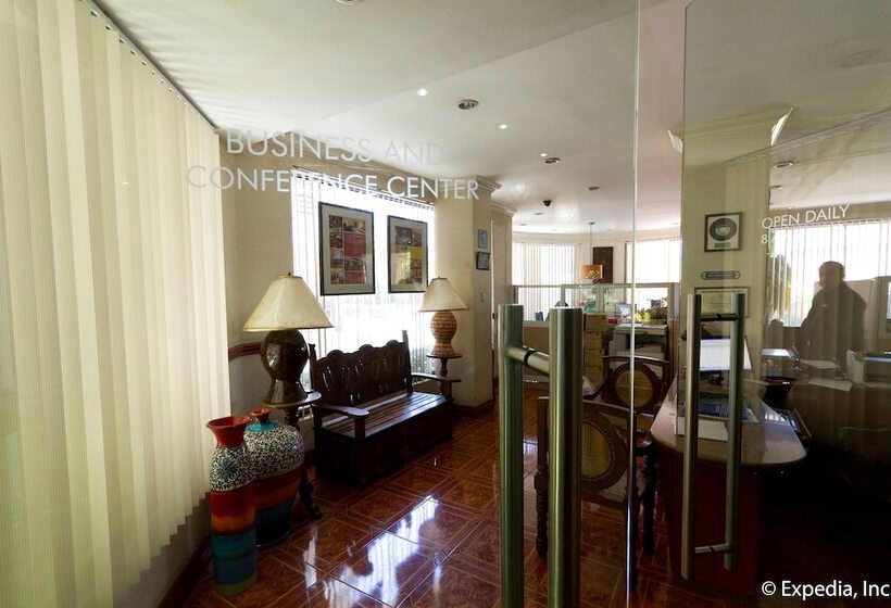 בית מלון כפרי Crown Regency Residences   Cebu