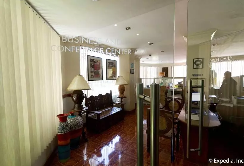 בית מלון כפרי Crown Regency Residences Cebu