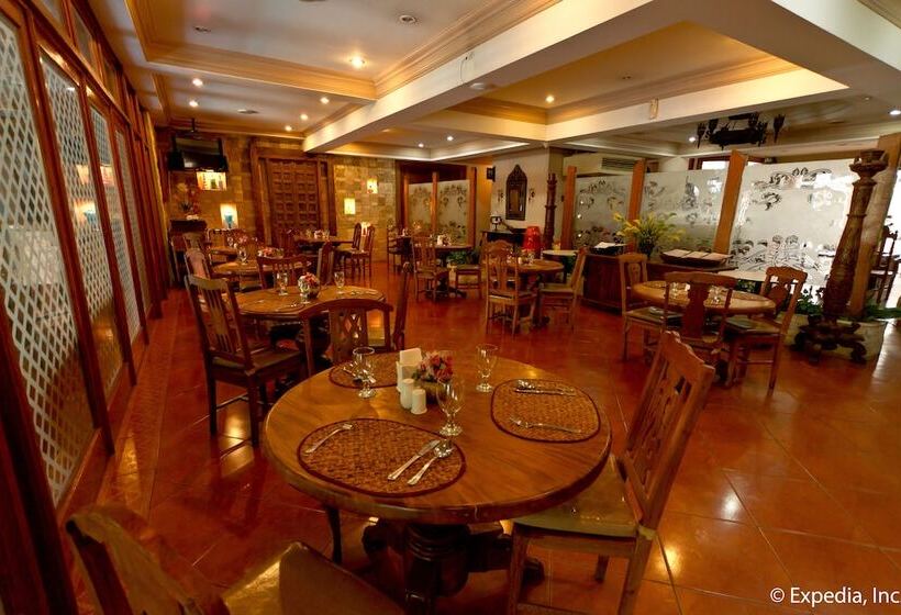 בית מלון כפרי Crown Regency Residences   Cebu