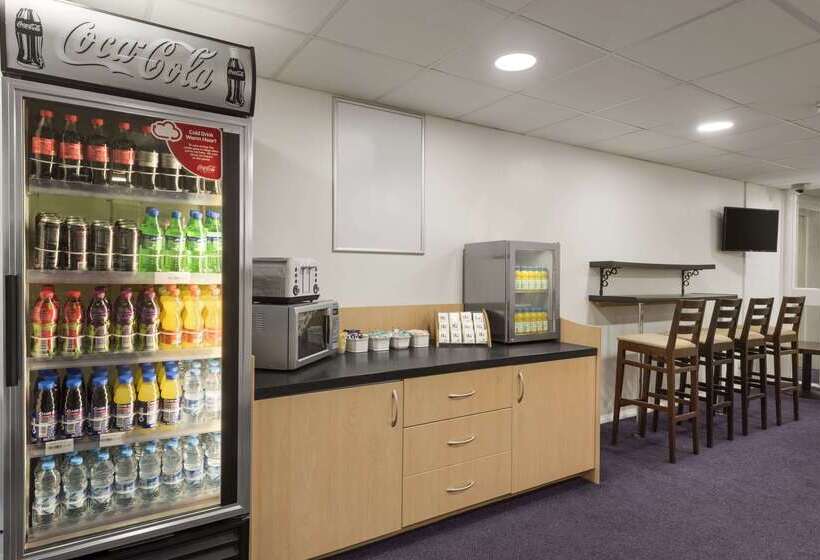 בית מלון כפרי Days Inn Bridgend Cardiff