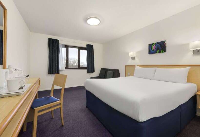 בית מלון כפרי Days Inn Bridgend Cardiff